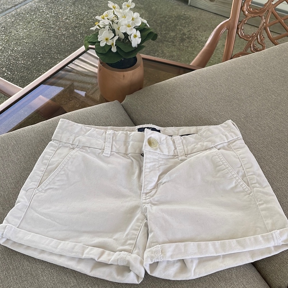 American Eagle Size 0 White Midi Low Rise Shorts